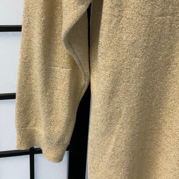 Top with gold threads excellent condition, size petite - Picture 4 of 11